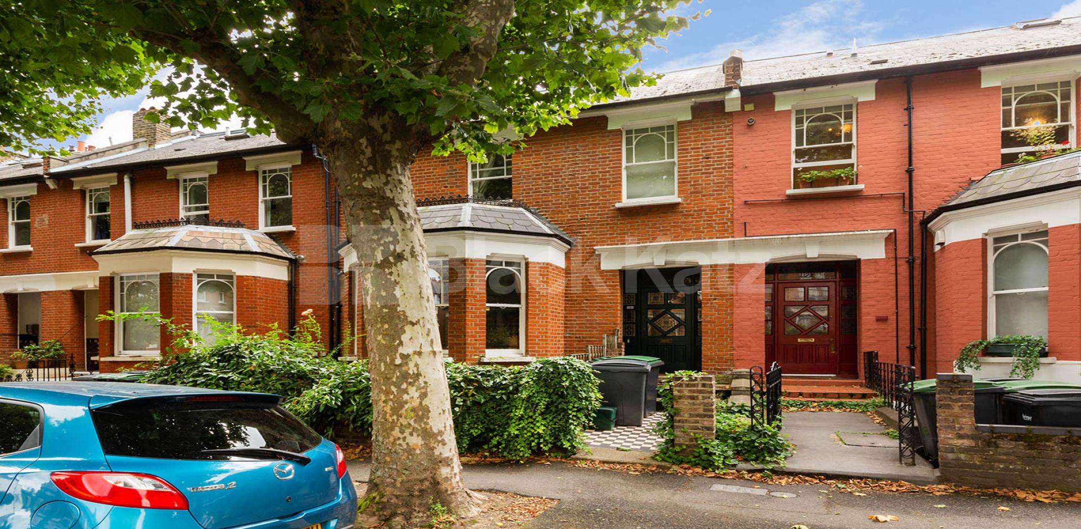 			FANTASTIC SPACIOUS GARDEN FLAT, 1 Bedroom, 1 bath, 1 reception Flat			 Stapleton Hall Road, FINSBURY PARK-STROUD GREEN